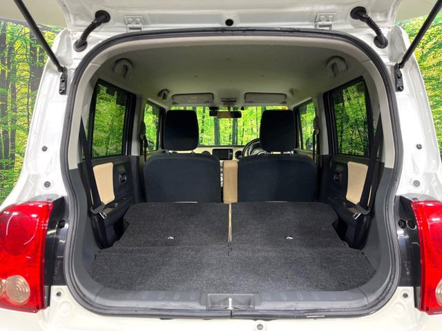 ���i�̂���������ʋ΁A���}���ɏ\���ȉ׎��X�y�[�X���m�ۂ��Ă���܂��B�Z�J���h�V�[�g��|���ƁA�傫�ȉו��̐ύڂ��\�ł���