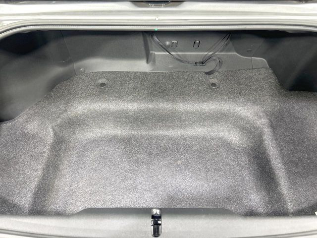 ���i�̂���������ʋ΁A���}���ɏ\���ȉ׎��X�y�[�X���m�ۂ��Ă���܂��B