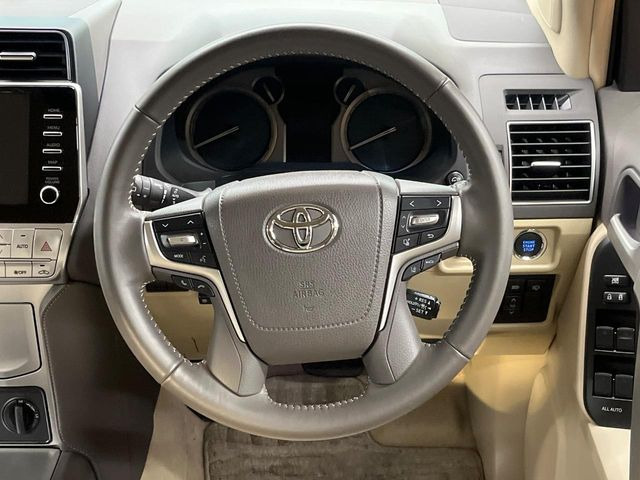 �y�����v�����X�e�A�����O�z�㎿�Ȋv���g�p���邱�ƂŁA��ɂ����������݂ƂĂ��^�]���₷���n���h���ł���