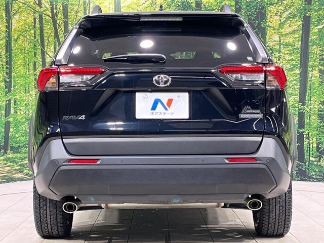 安心の最長10年・走行無制限保証(有償)をご用意。保証内容も充実はもちろん、無料点検&オイル交換や、年中無休の全国・24時間ロードサービスも付帯されておりますのでご安心下さい。