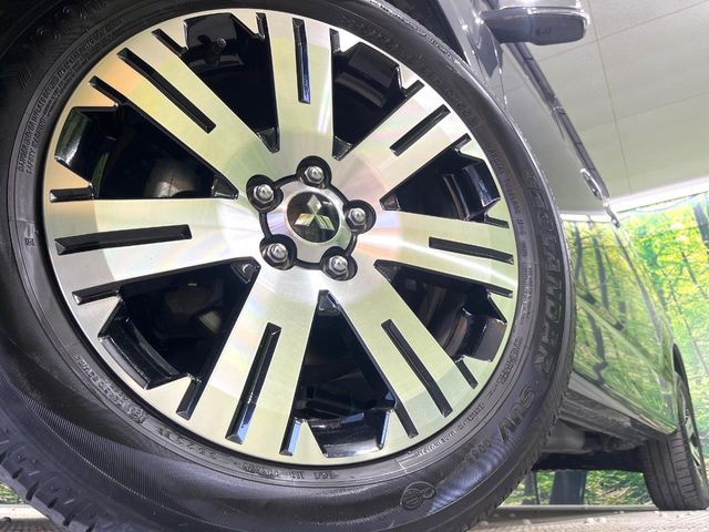 �y����18�C���`�A���~�z�C�[���z�O�ςɃ}�b�`���������A���~�z�C�[���𑕒����Ă���܂��B�e��ЊO�A���~�z�C�[����A�X�^�b�h���X�^�C�����戵�����Ă���܂��B���񂲑��k����������