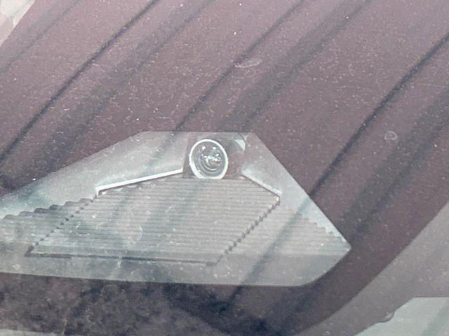 �y�z���_�Z���V���O�z���s���ɑO���̎ԗ�����F�����A�Փ˂������Ȏ��͌x��ƃu���[�L�ŏՓˉ���Ɣ�Q�y�����A�V�X�g�B�����S�Ƀh���C�u�����y���݂��������܂��B