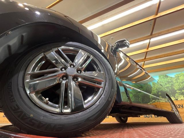 �y����18�C���`�A���~�z�C�[���z�O�ςɃ}�b�`���������A���~�z�C�[���𑕒����Ă���܂��B�e��ЊO�A���~�z�C�[����A�X�^�b�h���X�^�C�����戵�����Ă���܂��B���񂲑��k����������