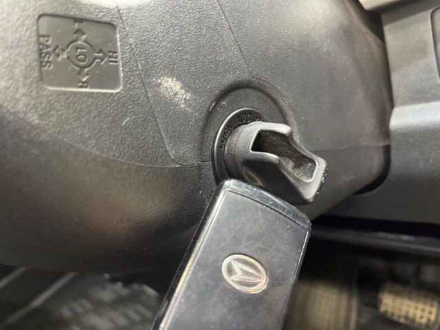 �y�L�[�t���[�V�X�e���z�J�o����|�P�b�g�ɓ��ꂽ�܂܂ł��h�A�̎{���E�������\�ȃX�}�[�g�L�[�𑕔��B�G���W���̃I���E�I�t�����J�M�����o���K�v����������Ƃ��Ă��֗��ł���