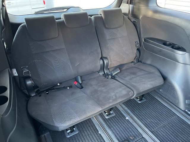 3列目シートはもちろん状態良好☆大人でもゆったりと座って頂けますので、大人数でのお出かけもラクラクです♪ご家族で、気の知れた仲間で、ドライブに行くのが楽しみですね♪