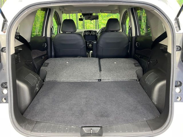 ���i�̂���������ʋ΁A���}���ɏ\���ȉ׎��X�y�[�X���m�ۂ��Ă���܂��B�Z�J���h�V�[�g��|���ƁA�傫�ȉו��̐ύڂ��\�ł���