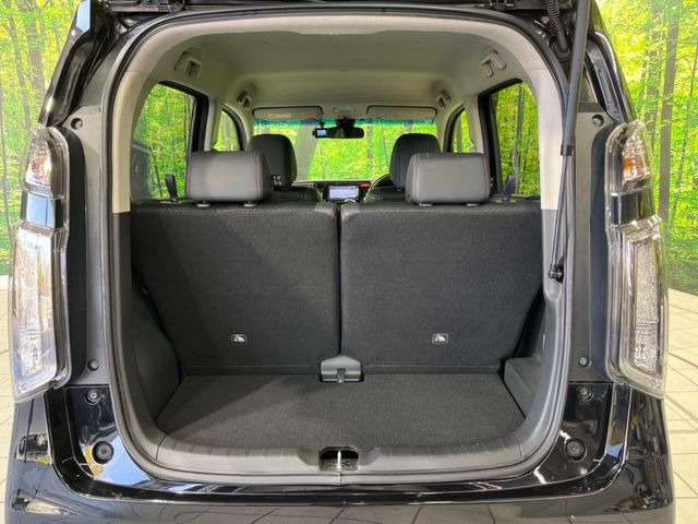 ���i�̂���������ʋ΁A���}���ɏ\���ȉ׎��X�y�[�X���m�ۂ��Ă���܂��B�Z�J���h�V�[�g��|���ƁA�傫�ȉו��̐ύڂ��\�ł���