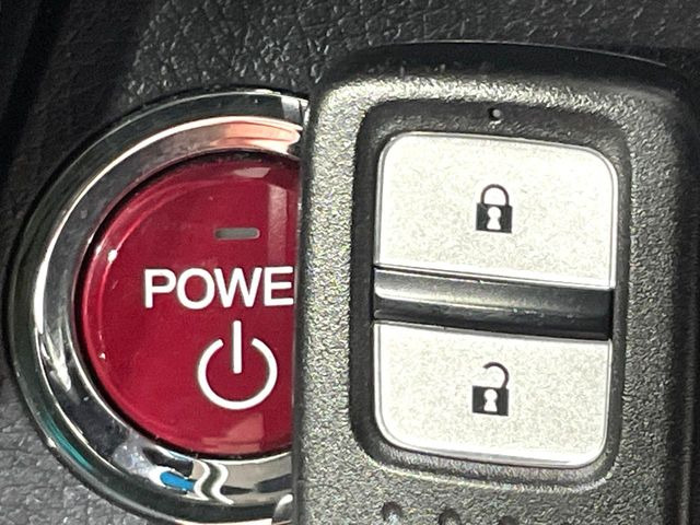 �yHonda�X�}�[�g�L�[�z�J�o����|�P�b�g�ɓ��ꂽ�܂܂ł��h�A�̎{���E�������\�ȃX�}�[�g�L�[�𑕔��B�G���W���̃I���E�I�t�����J�M�����o���K�v����������Ƃ��Ă��֗��ł���