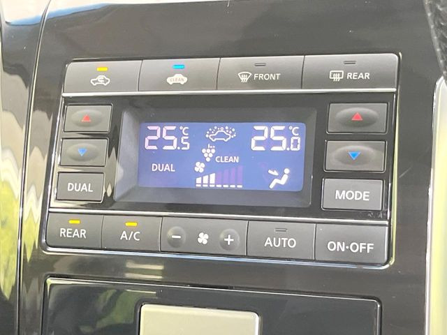 【左右独立型フルオートエアコン】運転席と助手席でそれぞれお好みの温度に設定可能。同乗者にも配慮した、快適な空調をお届け致します。