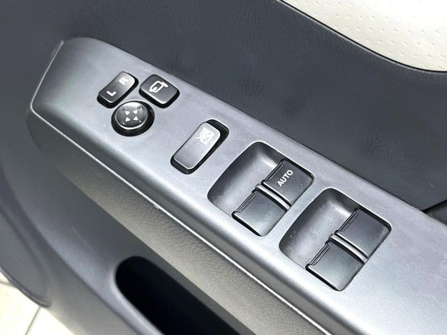 �y�d���i�[�~���[�z�T�C�h�~���[�͓d���i�[���ƂȂ��Ă���A�������ԏ�ł��L�Y�������X�N��}�����܂��B