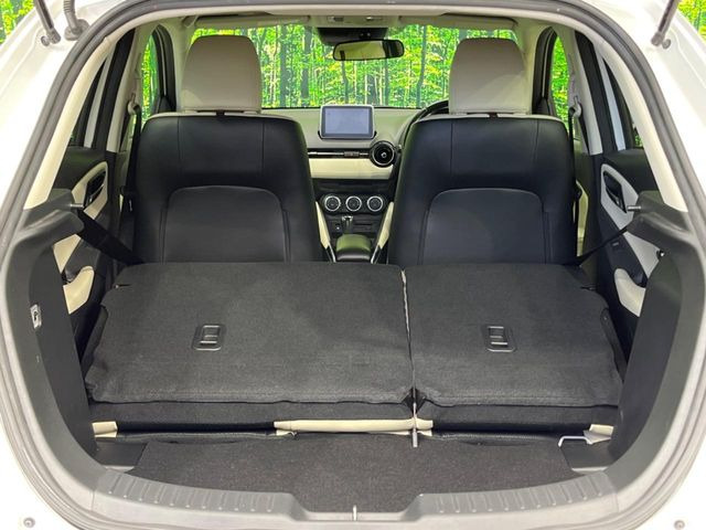 ���i�̂���������ʋ΁A���}���ɏ\���ȉ׎��X�y�[�X���m�ۂ��Ă���܂��B�Z�J���h�V�[�g��|���ƁA�傫�ȉו��̐ύڂ��\�ł���