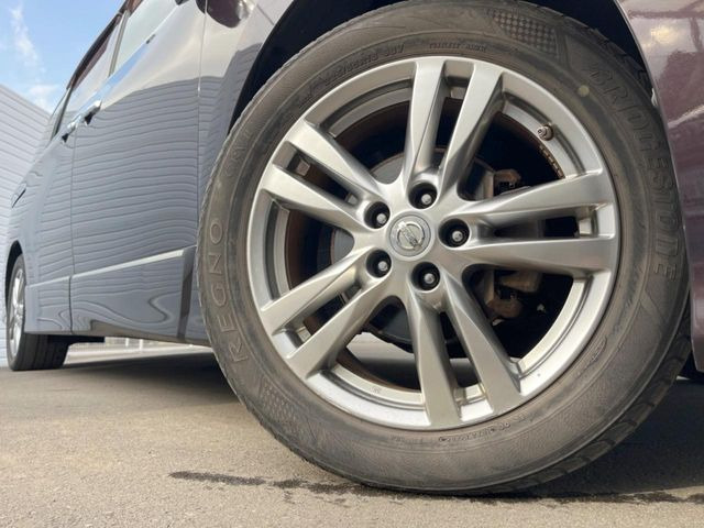 �y����18�C���`�A���~�z�C�[���z�O�ςɃ}�b�`���������A���~�z�C�[���𑕒����Ă���܂��B�e��ЊO�A���~�z�C�[����A�X�^�b�h���X�^�C�����戵�����Ă���܂��B���񂲑��k����������