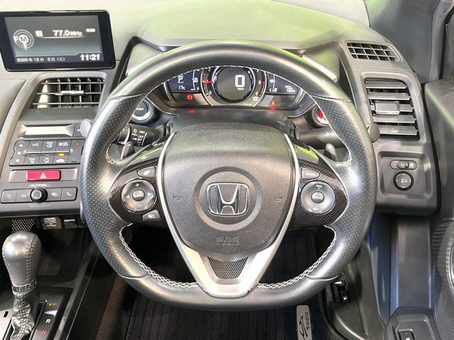 �y�����v�����X�e�A�����O�z�㎿�Ȋv���g�p���邱�ƂŁA��ɂ����������݂ƂĂ��^�]���₷���n���h���ł���