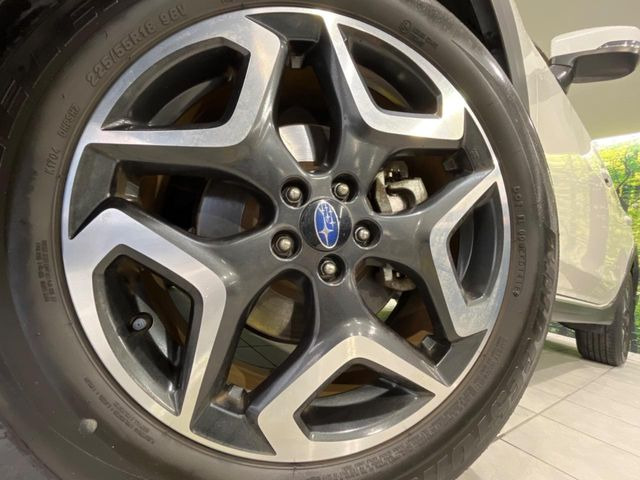 �y����18�C���`�A���~�z�C�[���z�O�ςɃ}�b�`���������A���~�z�C�[���𑕒����Ă���܂��B�e��ЊO�A���~�z�C�[����A�X�^�b�h���X�^�C�����戵�����Ă���܂��B���񂲑��k����������