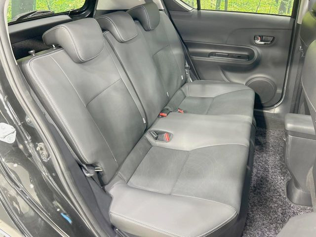 �R���p�N�g�J�[�ł����A�Z�J���h�V�[�g�͏\���ȍL����������K�ɂ���肢�������܂���V�[�g��|���đ傫�ȉו���ς񂾂�ƁA�p�r�̕����L��1��ł��B