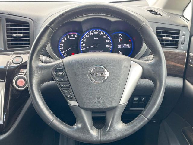 �y�����v�����X�e�A�����O�z�㎿�Ȋv���g�p���邱�ƂŁA��ɂ����������݂ƂĂ��^�]���₷���n���h���ł���