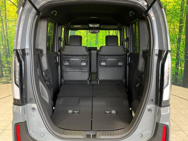 ���i�̂���������ʋ΁A���}���ɏ\���ȉ׎��X�y�[�X���m�ۂ��Ă���܂��B�Z�J���h�V�[�g��|���ƁA�傫�ȉו��̐ύڂ��\�ł���