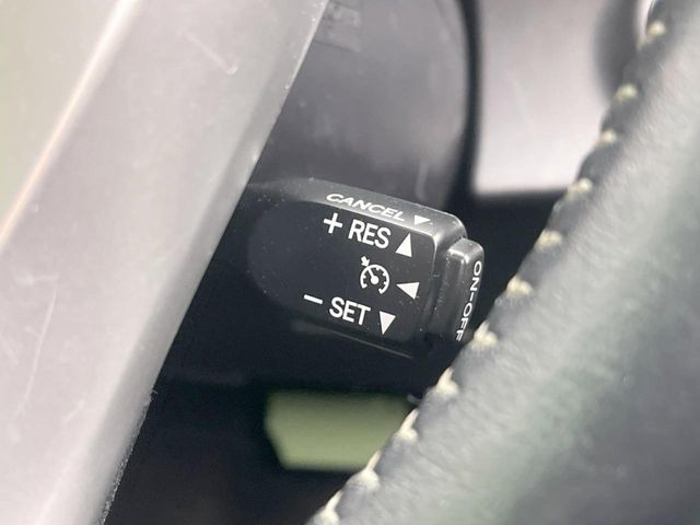 �y�N���[�Y�R���g���[���z�������H�����N���N���s�B�A�N�Z���𗣂��Ă���葬�x�ő��s���ł��A�������^�]���̕��S���y��!�����E�������ȒP�ȃX�C�b�`����Œ����ł��܂��B