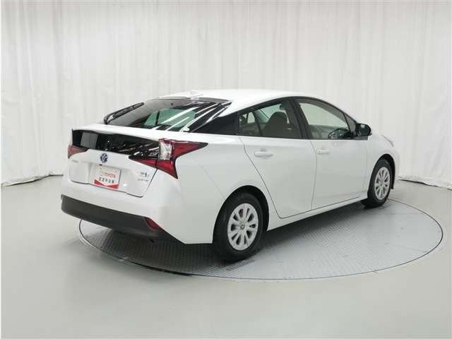 プリウス1.8 S E-Four 4WD