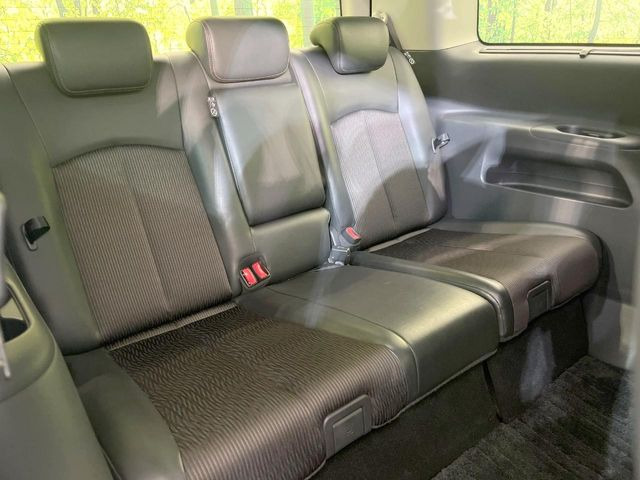 3列目シートはもちろん状態良好☆大人でもゆったりと座って頂けますので、大人数でのお出かけもラクラクです♪ご家族で、気の知れた仲間で、ドライブに行くのが楽しみですね♪
