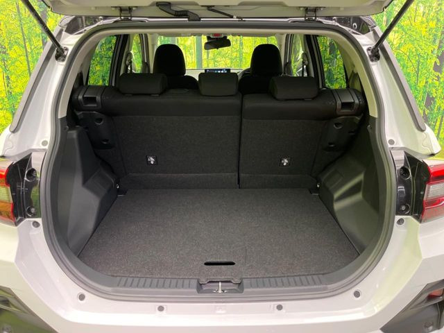 ���i�̂���������ʋ΁A���}���ɏ\���ȉ׎��X�y�[�X���m�ۂ��Ă���܂��B�Z�J���h�V�[�g��|���ƁA�傫�ȉו��̐ύڂ��\�ł���