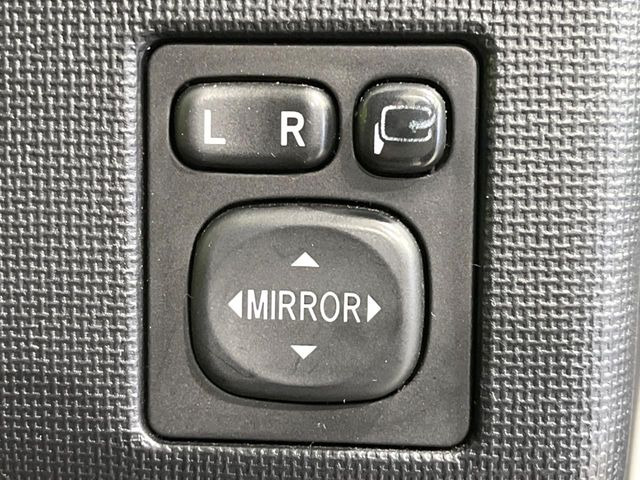 �y�d���i�[�~���[�z�T�C�h�~���[�͓d���i�[���ƂȂ��Ă���A�������ԏ�ł��L�Y�������X�N��}�����܂��B