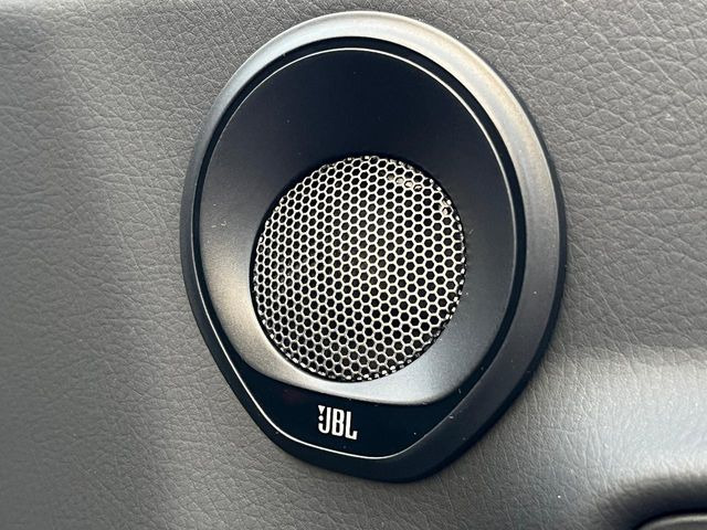 �yJBL�T�E���h�V�X�e���t���z12�X�s�[�J�[�ɂ�荂�����ȃT�E���h�\�͂����ڂ���Ă���A���y�����y���݂��������܂���