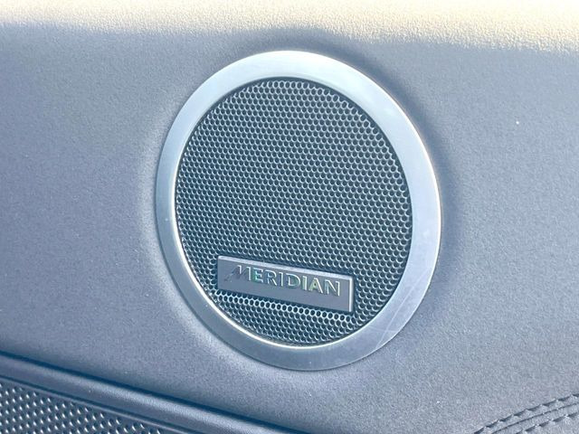 ��MERIDIAN�T�E���h�V�X�e��:���f�����ɍœK�Ȓ������{���ꂽ�A�n�C�G���h�T�E���h�V�X�e���ł��B�ʏ�̃X�s�[�J�[�Ɣ�r���Ă����̍L���肪�������܂��B���񂲗��X�̏ゲ�̊����������B