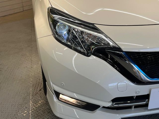 �yLED�w�b�h���C�g�z���V����ԑ��s�����ǍD�Ȏ��E���m�ۂ����S���ĉ^�]�ł��鍂�P�xLED�w�b�h���C�g�𑕔�!�_�����x�������A����d�͂��}�����Ă��܂��B