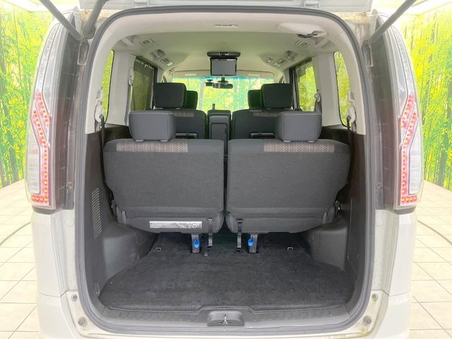 ���i�̂���������ʋ΁A���}���ɏ\���ȉ׎��X�y�[�X���m�ۂ��Ă���܂��B�Z�J���h�V�[�g��|���ƁA�傫�ȉו��̐ύڂ��\�ł���