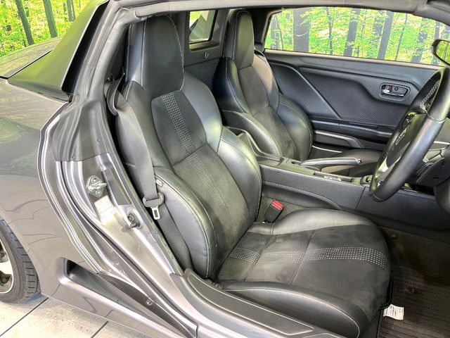 �y�n�[�t���U�[�V�[�g�z�������ƍ���S�n�𗼗������l�C�̃V�[�g���w�ʁE���ʂ̃t�@�u���b�N�f�ނ́A�ʋC���̗ǂ��⊊��ɂ����ɗD��Ă��܂��B�C���╞���ɍ��E���ꂸ���K�ɂ���肢�������܂��B