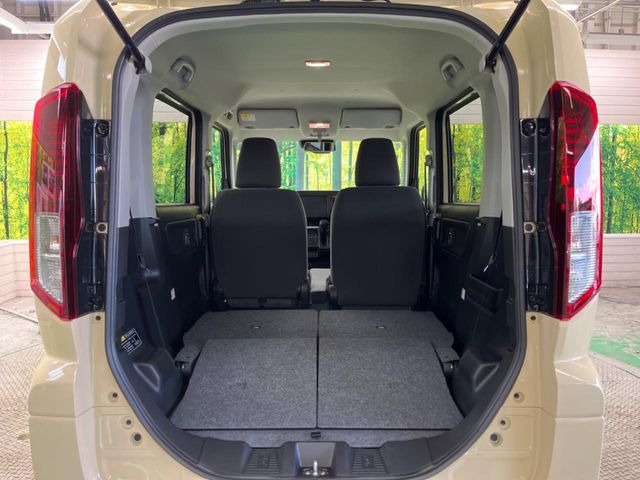 ���i�̂���������ʋ΁A���}���ɏ\���ȉ׎��X�y�[�X���m�ۂ��Ă���܂��B�Z�J���h�V�[�g��|���ƁA�傫�ȉו��̐ύڂ��\�ł���