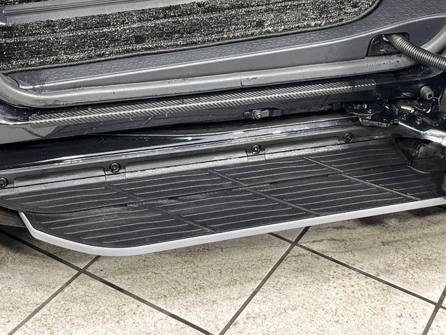 ���[�J�[�I�v�V�����́y���j�o�[�T���X�e�b�v�z�𑕔��B�X���C�h�h�A�ƘA�������X�e�b�v�ɂ��A�����Ȃ��q�l�̏��~�肪���Ղ��Ȃ�܂���