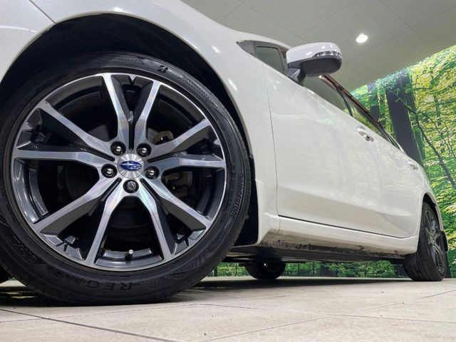 �y����17�C���`�A���~�z�C�[���z�O�ςɃ}�b�`���������A���~�z�C�[���𑕒����Ă���܂��B�e��ЊO�A���~�z�C�[����A�X�^�b�h���X�^�C�����戵�����Ă���܂��B���񂲑��k����������