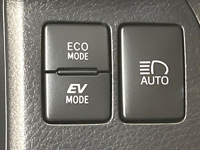 【オートマチックハイビーム】夜間の安全走行に役立つ便利な機能!先行車や対向車を検知し、ハイビームとロービームを自動で切り替えてくれます♪