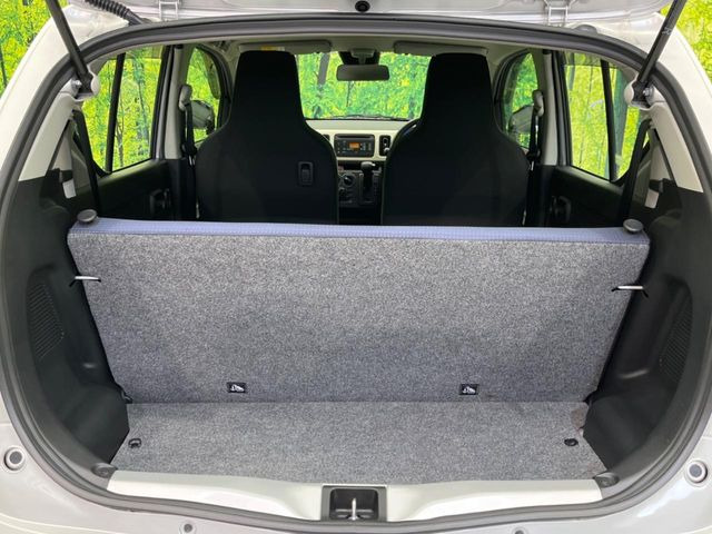 ���i�̂���������ʋ΁A���}���ɏ\���ȉ׎��X�y�[�X���m�ۂ��Ă���܂��B�Z�J���h�V�[�g��|���ƁA�傫�ȉו��̐ύڂ��\�ł���