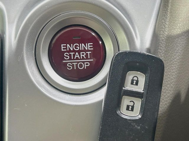 �yHonda�X�}�[�g�L�[�z�J�o����|�P�b�g�ɓ��ꂽ�܂܂ł��h�A�̎{���E�������\�ȃX�}�[�g�L�[�𑕔��B�G���W���̃I���E�I�t�����J�M�����o���K�v����������Ƃ��Ă��֗��ł���