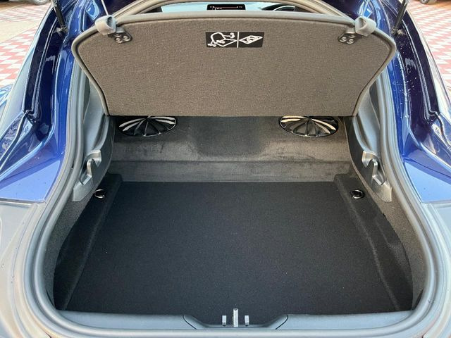 ���i�̂���������ʋ΁A���}���ɏ\���ȉ׎��X�y�[�X���m�ۂ��Ă���܂��B