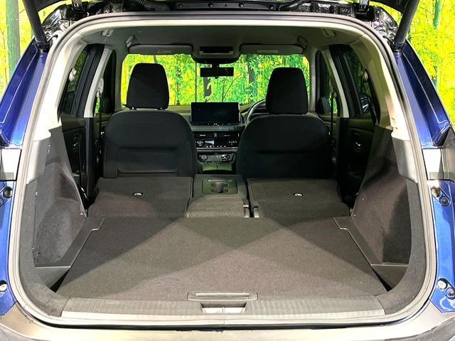 ���i�̂���������ʋ΁A���}���ɏ\���ȉ׎��X�y�[�X���m�ۂ��Ă���܂��B�Z�J���h�V�[�g��|���ƁA�傫�ȉו��̐ύڂ��\�ł���