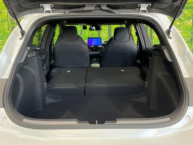 ���i�̂���������ʋ΁A���}���ɏ\���ȉ׎��X�y�[�X���m�ۂ��Ă���܂��B�Z�J���h�V�[�g��|���ƁA�傫�ȉו��̐ύڂ��\�ł���