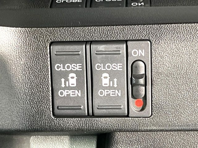 �y�����p���[�X���C�h�h�A�z�X�}�[�g�L�[��^�]�Ȃ̃X�C�b�`�Ō�ȗ����X���C�h�h�A�̊J���\���d��������͂����ăh�A���J����K�v�������A�����Ȃ��q�l�ł��ȒP�ɊJ���߂ł����K�ł���