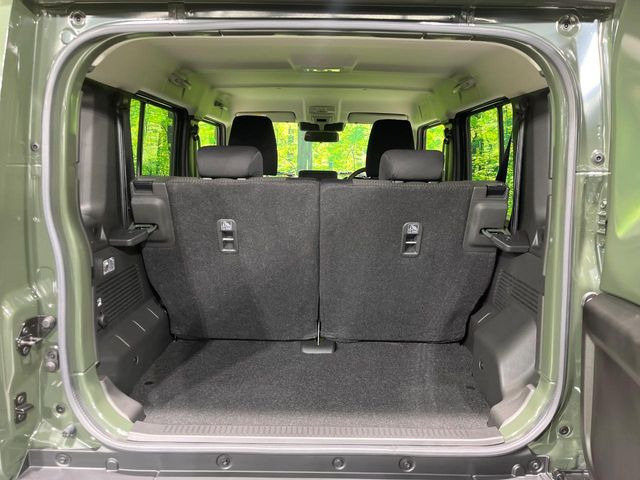 ���i�̂���������ʋ΁A���}���ɏ\���ȉ׎��X�y�[�X���m�ۂ��Ă���܂��B�Z�J���h�V�[�g��|���ƁA�傫�ȉו��̐ύڂ��\�ł���