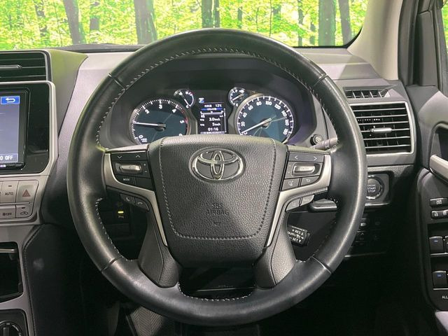 �y�����v�����X�e�A�����O�z�㎿�Ȋv���g�p���邱�ƂŁA��ɂ����������݂ƂĂ��^�]���₷���n���h���ł���