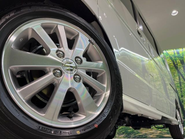 �y�����A���~�z�C�[���z�O�ςɃ}�b�`���������A���~�z�C�[���𑕒����Ă���܂��B�e��ЊO�A���~�z�C�[����A�X�^�b�h���X�^�C�����戵�����Ă���܂��B���񂲑��k����������