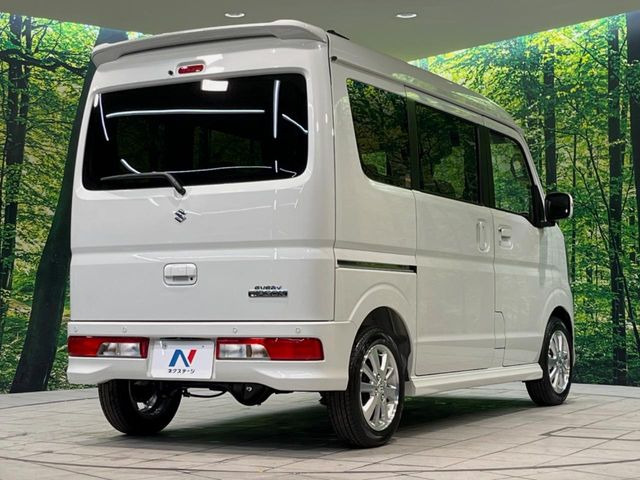 ��D�]�𒸂��Ă���܂��{�f�B�̒e�X�v���b�V���R�[�g���D�]��t���B�ʏ�̃K���X�R�[�g�ƈقȂ�A�ϋv�N��6�N�̖��@���K���X�R�[�e�B���O���A�{�f�B���L���C�ȏ�Ԃɕۂ��Ă���܂��B