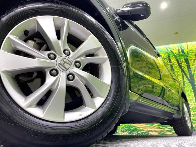 �y����16�C���`�A���~�z�C�[���z�O�ςɃ}�b�`���������A���~�z�C�[���𑕒����Ă���܂��B�e��ЊO�A���~�z�C�[����A�X�^�b�h���X�^�C�����戵�����Ă���܂��B���񂲑��k����������