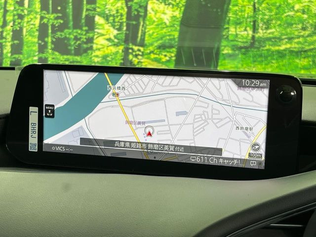 �y8.8�C���`�}�c�_�R�l�N�g�z�ԓ��̕��͋C�Ƀ}�b�`������^�̃f�B�X�v���C�B�X�}�z�ڑ��ł̃i�r�g�p��Bluetooth�Đ����A�l�X�ȋ@�\���y���߂܂��B�����I�ȃ_�C�������삪�\�ŁA�g��������ǍD�ł��B