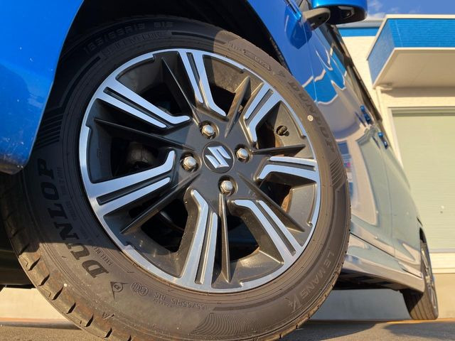 �y����15�C���`�A���~�z�C�[���z�O�ςɃ}�b�`���������A���~�z�C�[���𑕒����Ă���܂��B�e��ЊO�A���~�z�C�[����A�X�^�b�h���X�^�C�����戵�����Ă���܂��B���񂲑��k����������