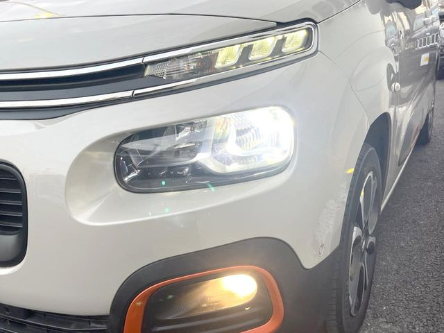 ���w�b�h���C�g:�w�b�h���C�g�͉��΂݂����Ȃ��A�Y��ȏ�Ԃ�ۂ��Ă���܂��B���΂ݖh�~�̃����Y�R�[�e�B���O�̎{�H���\�ł������܂��B