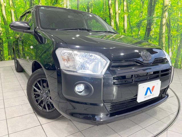 �C���e���A�ɍ��킹���f�U�C���̃X�e�A�����O�́A�^�]�������̂��Ƃ��l���A�^�]���₷���`��A�傫���ł��B�����x�A���ۂɐG���Ă��m���߂��������B